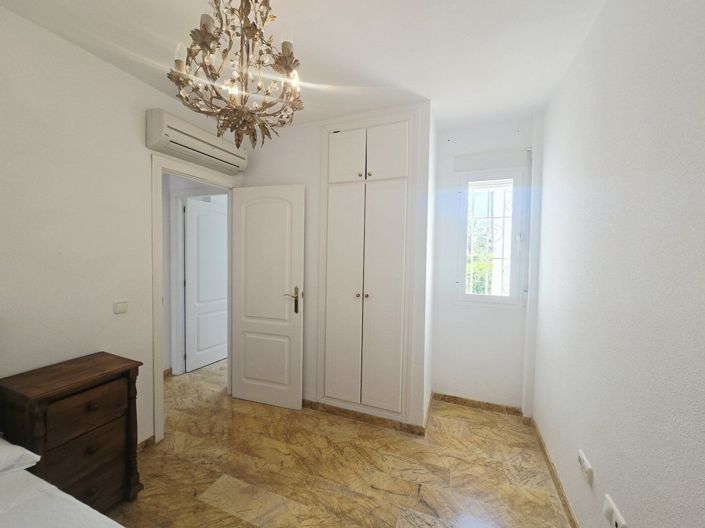 Image No.17-4 Bed Property for sale