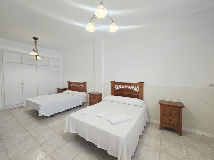 Image No.19-4 Bed Property for sale
