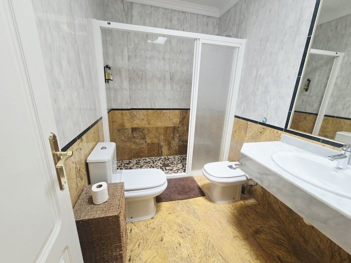 Image No.20-4 Bed Property for sale