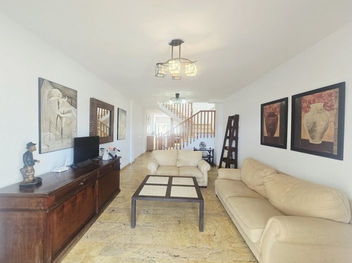 Image No.4-4 Bed Property for sale
