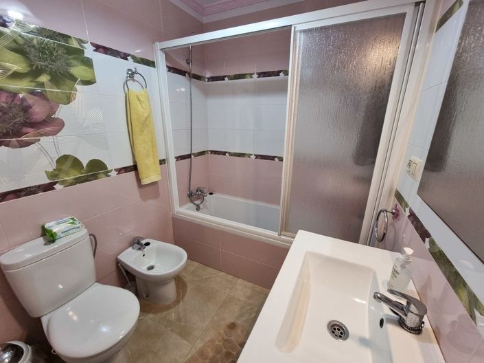 Image No.18-2 Bed Property for sale