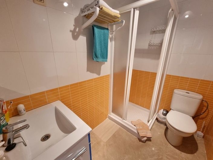 Image No.20-2 Bed Property for sale