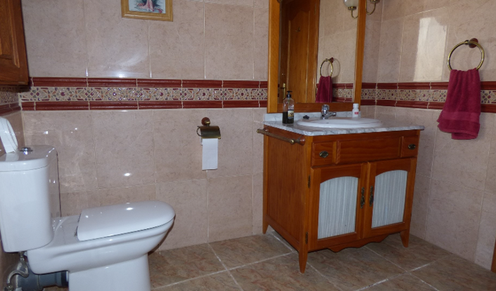 Image No.17-4 Bed Townhouse for sale