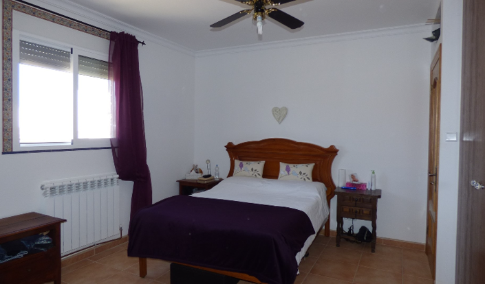 Image No.25-4 Bed Townhouse for sale