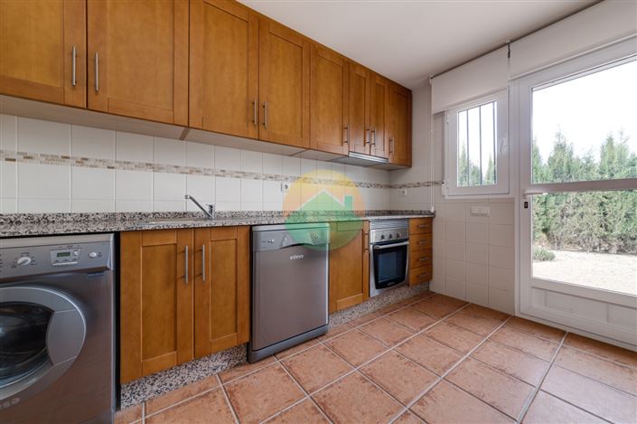 Image No.16-2 Bed Semi-Detached for sale