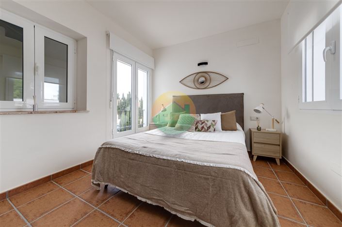 Image No.18-2 Bed Semi-Detached for sale