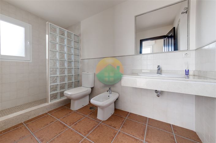 Image No.20-2 Bed Semi-Detached for sale