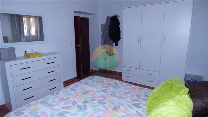 Image No.17-3 Bed House for sale