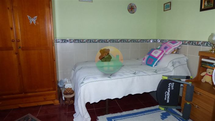 Image No.18-3 Bed House for sale