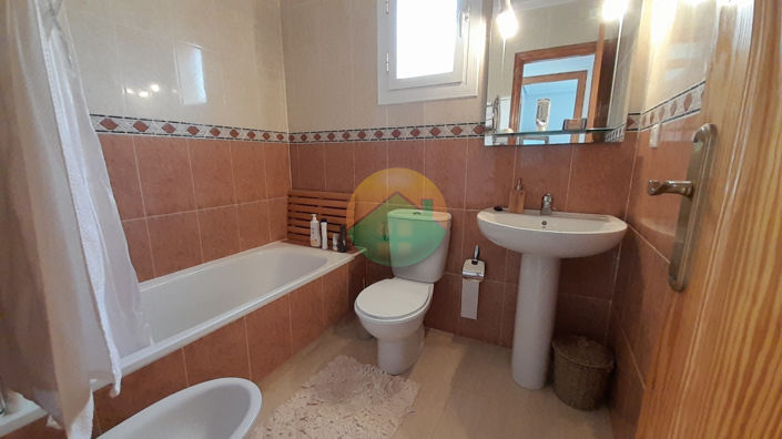 Image No.21-2 Bed Semi-Detached for sale