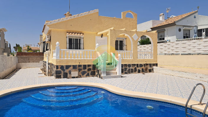 Camposol, Villa