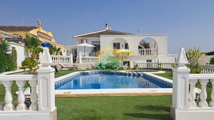 Image No.1-3 Bed Villa for sale