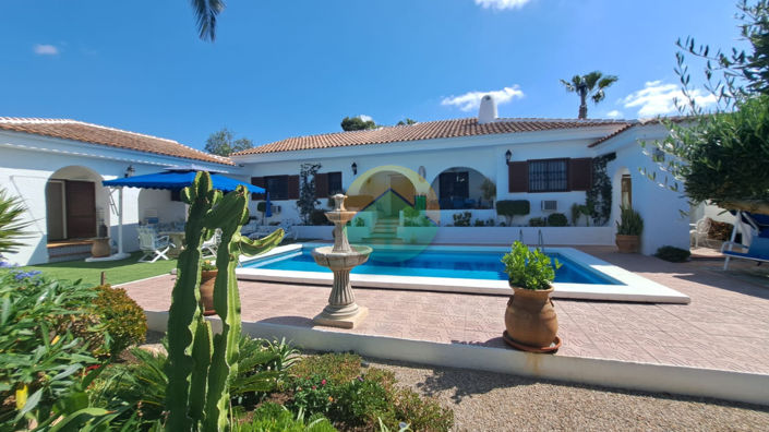 Image No.1-4 Bed Villa for sale