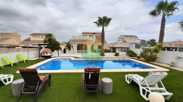 Image No.1-4 Bed Villa for sale