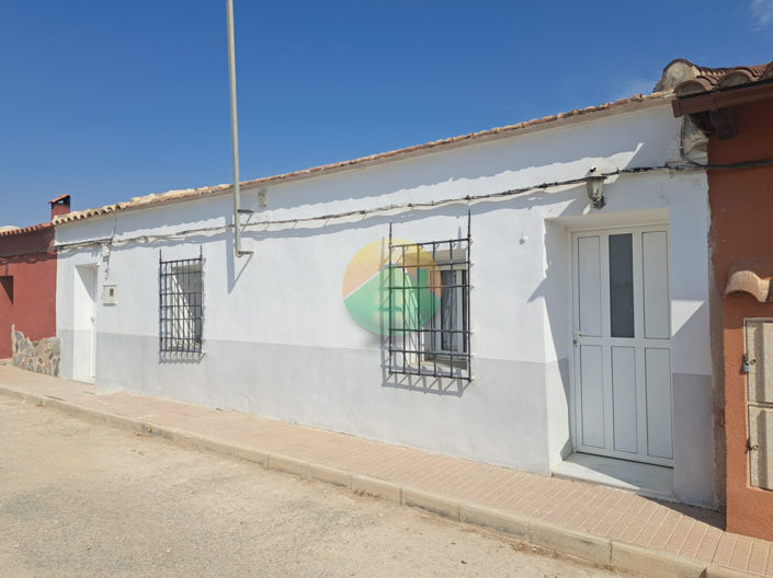 Image No.8-4 Bed House for sale