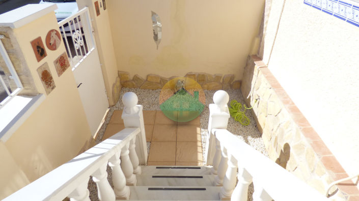 Image No.8-2 Bed House for sale