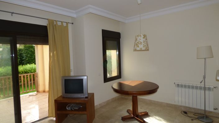 Image No.12-2 Bed House for sale