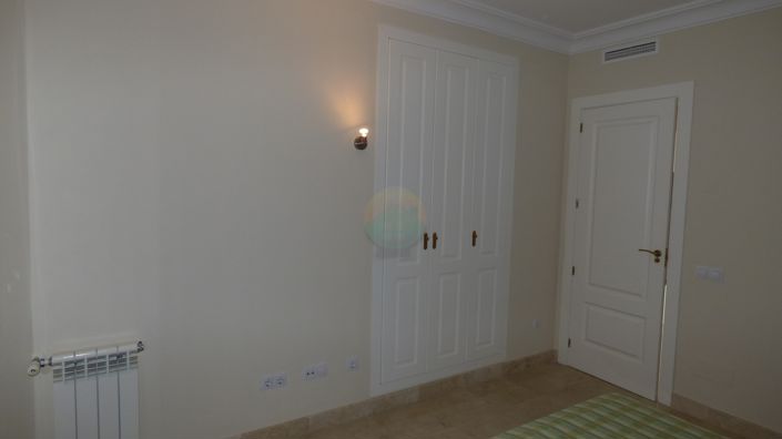 Image No.18-2 Bed House for sale