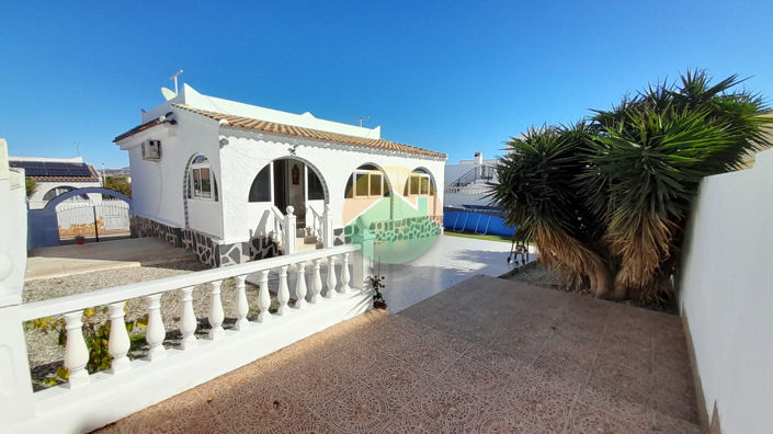 Image No.2-3 Bed Villa for sale