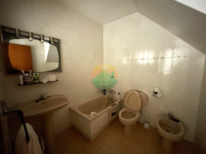 Image No.17-4 Bed House for sale