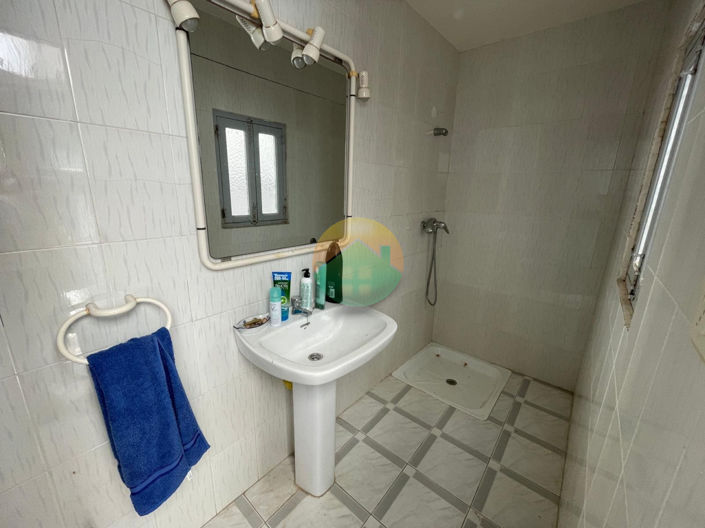 Image No.18-4 Bed House for sale