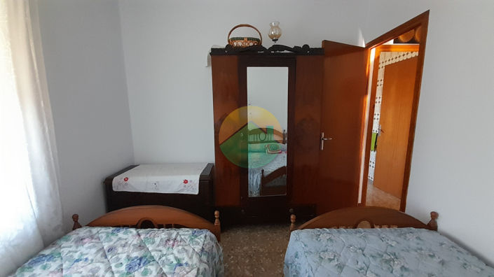 Image No.15-3 Bed House for sale