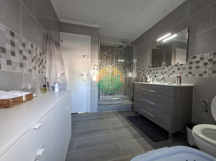 Image No.25-5 Bed House for sale