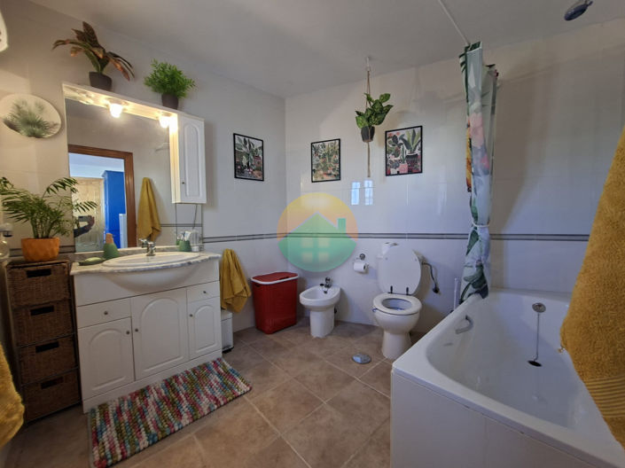 Image No.26-5 Bed House for sale