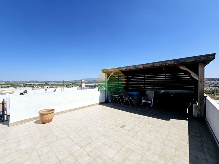 Image No.21-2 Bed Semi-Detached for sale