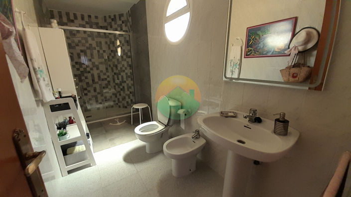Image No.21-4 Bed House for sale