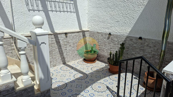 Image No.9-2 Bed House for sale