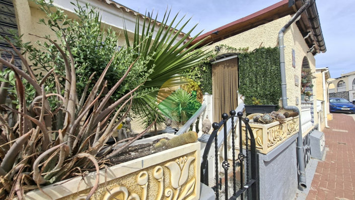 Image No.8-2 Bed House for sale