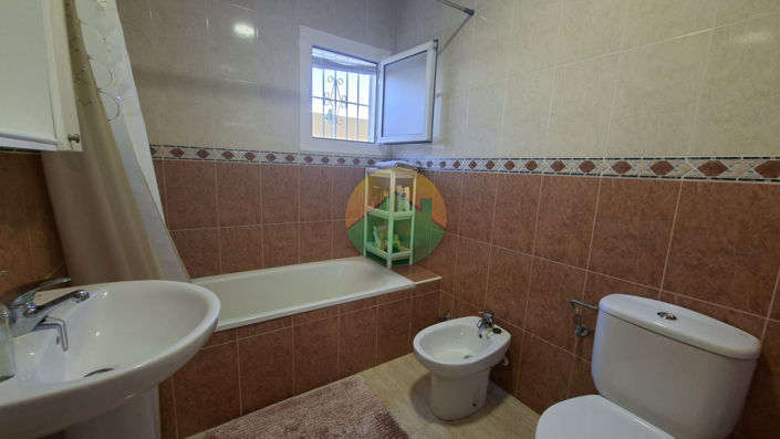 Image No.20-2 Bed House for sale