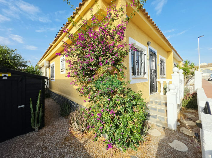 Image No.9-2 Bed Semi-Detached for sale