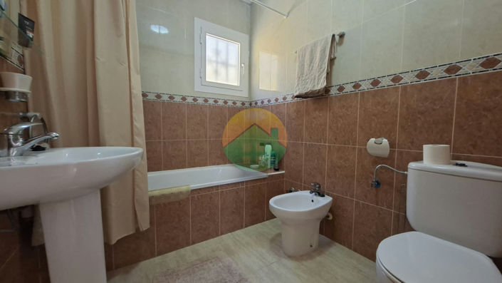 Image No.20-2 Bed House for sale
