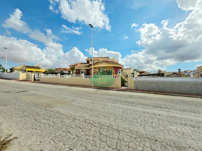Image No.8-3 Bed Villa for sale