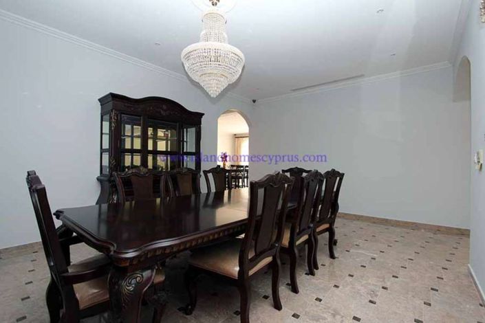 Image No.18-5 Bed Villa / Detached for sale