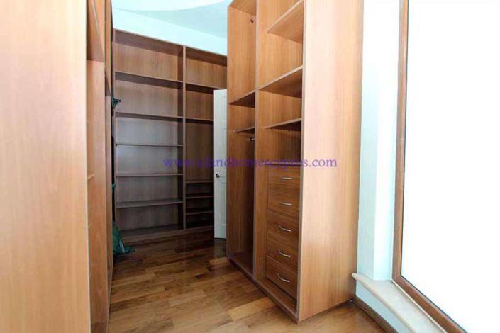 Image No.29-5 Bed Villa / Detached for sale