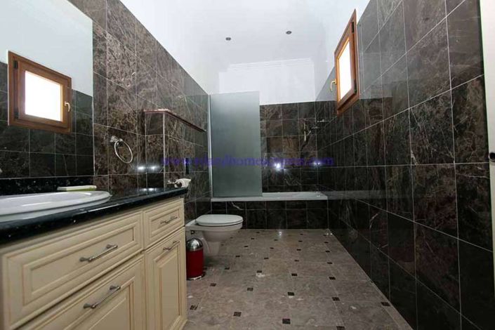 Image No.34-5 Bed Villa / Detached for sale