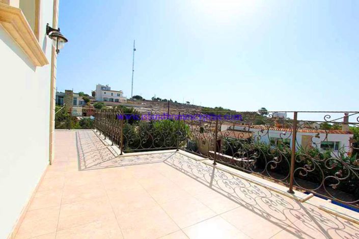 Image No.41-5 Bed Villa / Detached for sale