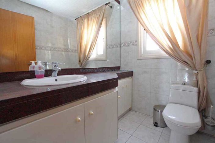 Image No.18-6 Bed Villa / Detached for sale