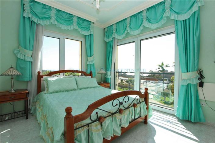 Image No.22-5 Bed Villa / Detached for sale