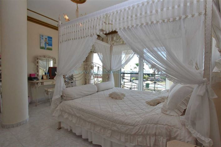 Image No.24-5 Bed Villa / Detached for sale