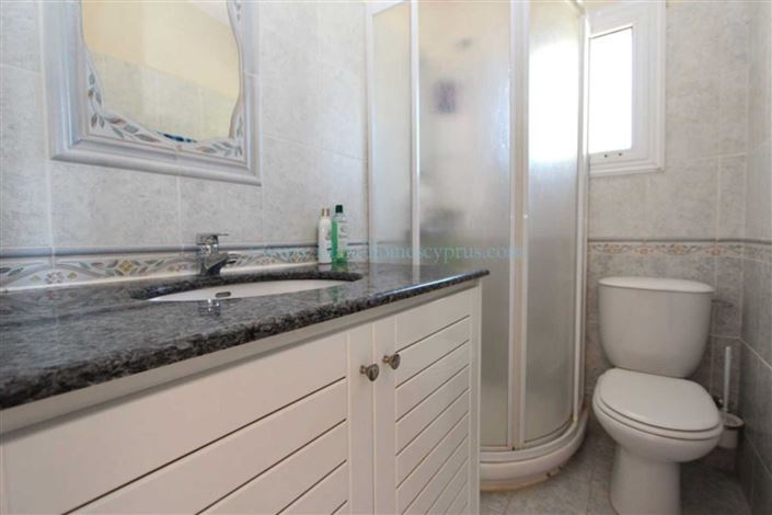 Image No.35-5 Bed Villa / Detached for sale