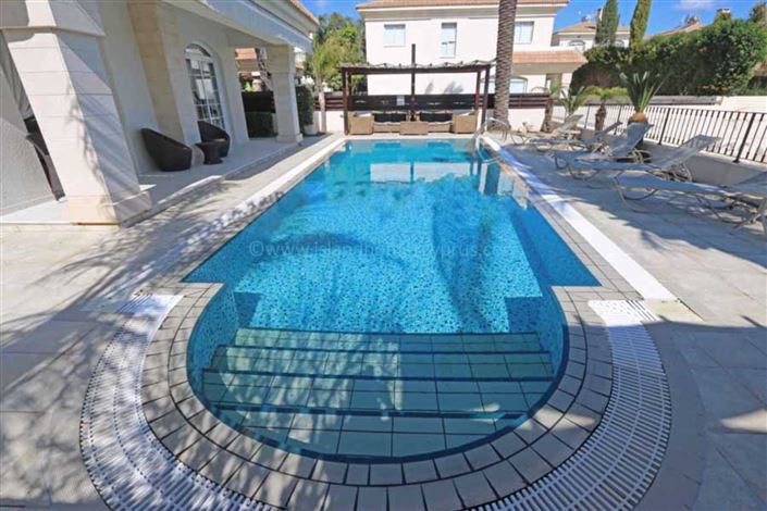 Image No.11-4 Bed Villa / Detached for sale