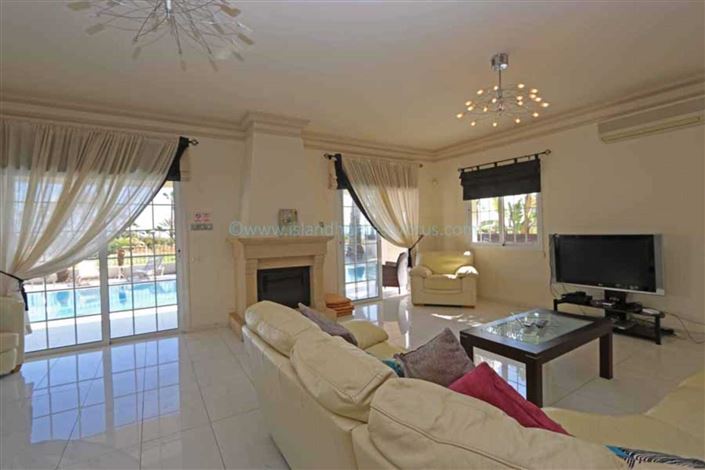 Image No.2-4 Bed Villa / Detached for sale