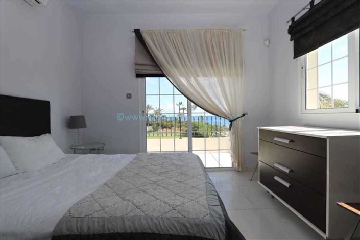 Image No.23-4 Bed Villa / Detached for sale