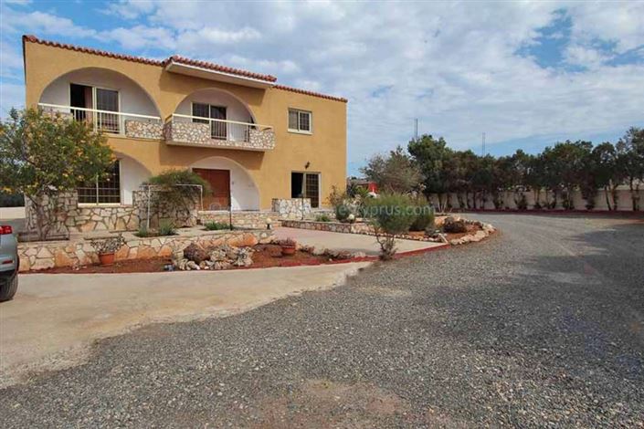 Image No.1-7 Bed Villa / Detached for sale