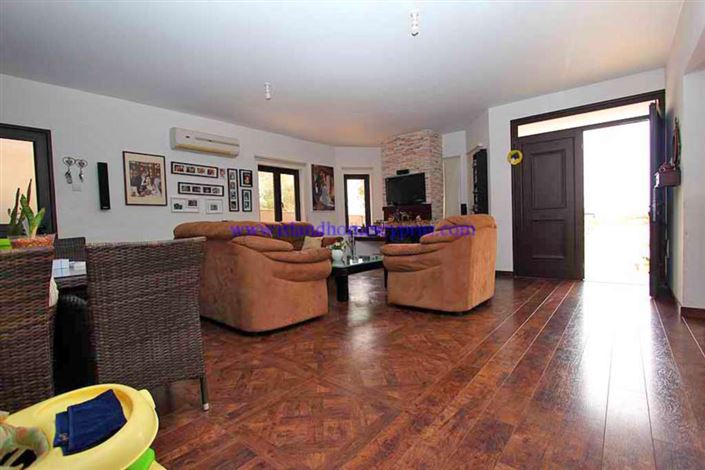 Image No.2-4 Bed Villa / Detached for sale