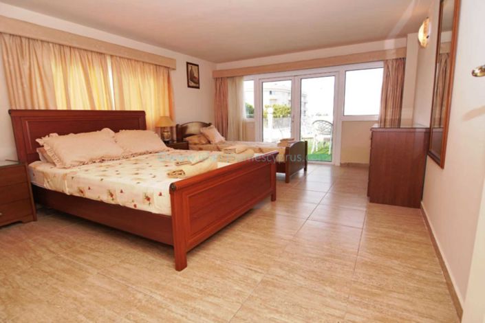 Image No.16-3 Bed Property for sale